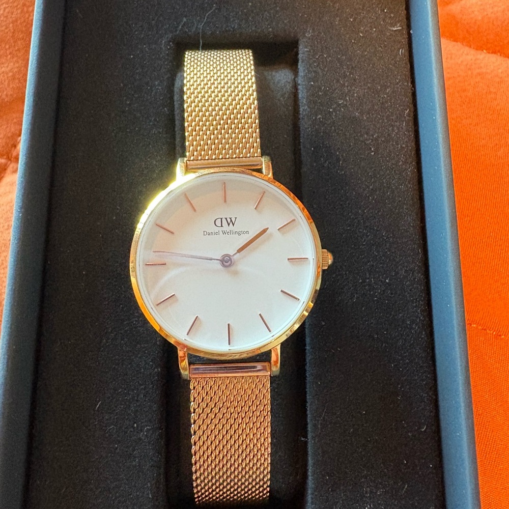 LIKE NEW Daniel Wellington Rose Gold Watch 24mm with Adjustable Mesh Strap